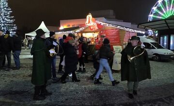 FOTO: Charitatívny vianočný punč v Nitre podporil Hospic u Bernadetky rekordnou sumou, vyzbieralo sa viac ako 12-tisíc