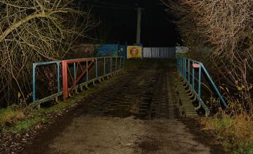 FOTO: Mladí lupiči z Tovarníkov zbili a okradli muža, čaká ich trest