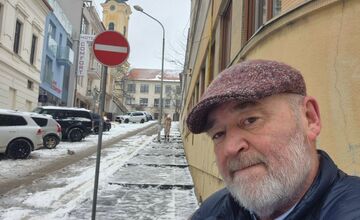 FOTO: Keď Nitra hundrala na sneh, herec Ivan Gontko urobil niečo iné. Ľudí vyzval k dobrým skutkom a pomoci okoliu