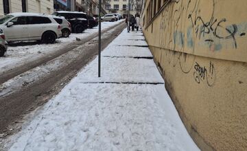 FOTO: Keď Nitra hundrala na sneh, herec Ivan Gontko urobil niečo iné. Ľudí vyzval k dobrým skutkom a pomoci okoliu