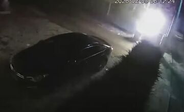 FOTO: V Komárne vyčíňa podpaľač, ostávajú po ňom zhorené koše