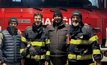 FOTO: Zásah dobrovoľných hasičov z Cabaja-Čapora pri požiari opusteného rodinného domu 