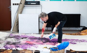 FOTO: Divadlo Andreja Bagara v Nitre spojí dve premiéry a výstavu obrazov od Mareka Ormandíka inšpirovaných inscenáciami