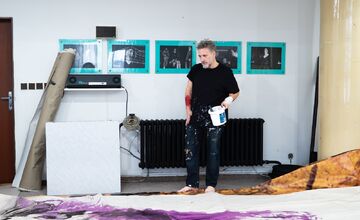 FOTO: Divadlo Andreja Bagara v Nitre spojí dve premiéry a výstavu obrazov od Mareka Ormandíka inšpirovaných inscenáciami