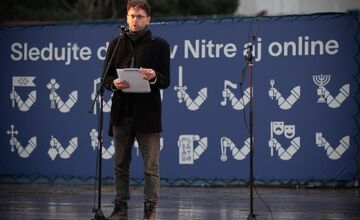 FOTO: Obyvatelia Nitrianskeho kraja si pripomenuli spomienku na Jána Kuciaka a Martinu Kušnírovu