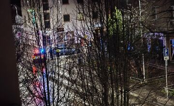 FOTO: Zrážka auta s kuriérkou na kolobežke v Nitre