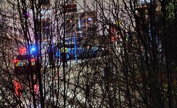 FOTO: Zrážka auta s kuriérkou na kolobežke v Nitre