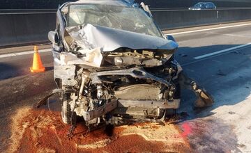 FOTO: Hrozivá zrážka kamiónu a auta na R1 pred Nitrou