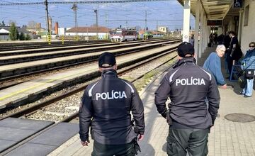 FOTO: Policajná akcia „Týždeň prevencie na železnici" v Nitrianskom kraji