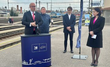 FOTO: Vlaky pri Leviciach majú jazdiť spoľahlivejšie