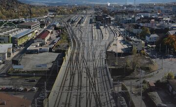 FOTO: Vlaky pri Leviciach majú jazdiť spoľahlivejšie