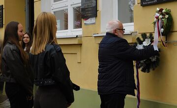 FOTO: Tichá poklona obetiam vojny. Štúrovo si pripomenulo oslobodenie mesta pietnou slávnosťou