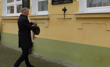 FOTO: Tichá poklona obetiam vojny. Štúrovo si pripomenulo oslobodenie mesta pietnou slávnosťou