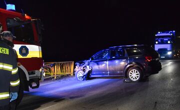 FOTO: Opití či napriek zákazu. Vodiči v Nitrianskom kraji spôsobili nehody a skončili v cele