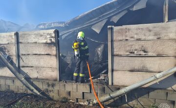 FOTO: Požiar pri družstve v Golianove 