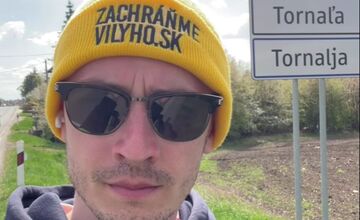 FOTO: Košičan Richard putuje naprieč Slovenskom, aby zachránil syna