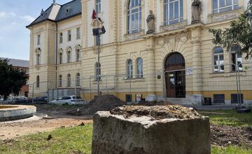 FOTO: Mala by sa socha Masaryka vrátiť pred súd v Nitre?