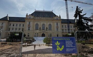 FOTO: Mala by sa socha Masaryka vrátiť pred súd v Nitre?