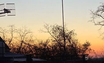 FOTO: Červená vlajka Sovietskeho zväzu vyvolala v Leviciach veľké vášne