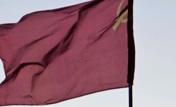 FOTO: Červená vlajka Sovietskeho zväzu vyvolala v Leviciach veľké vášne