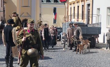 FOTO: Nakrúcanie filmu Autobus do Vlčích dier v Nitre