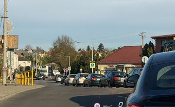 FOTO: Ranné kolóny v okolí Nitry, plné sú vjazdy z Cabaja, Lapáša aj Ivanky