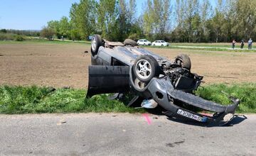 FOTO: Víkend v Nitrianskom kraji sa niesol v znamení vážnych dopravných nehôd