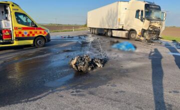 FOTO: Tragická zrážka motorkára s kamiónom za Novými Zámkami 