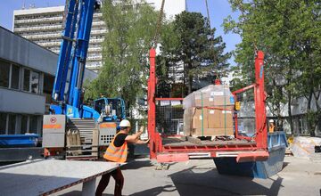 FOTO: Do nemocnice v Nových Zámkoch dorazil nový CT prístroj